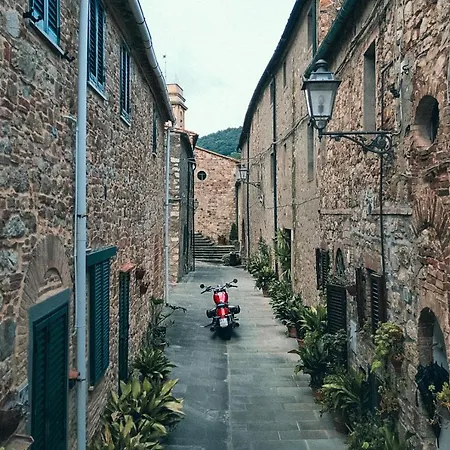 O Nini! Di Monteverdi Marittimo, Borgo Di *
